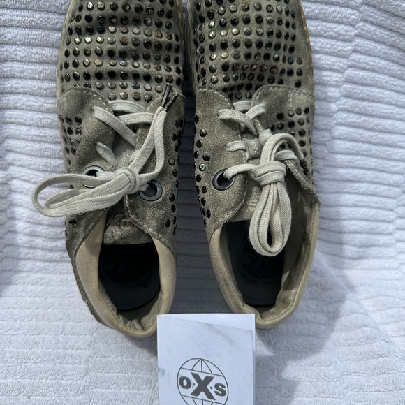 O.X.S FREE PEOPLE STUDDED TENNIS SHOE SZ 38 USA 7 1/2 MADE IN ITALY NEARLY NEW - Picture 3 of 6